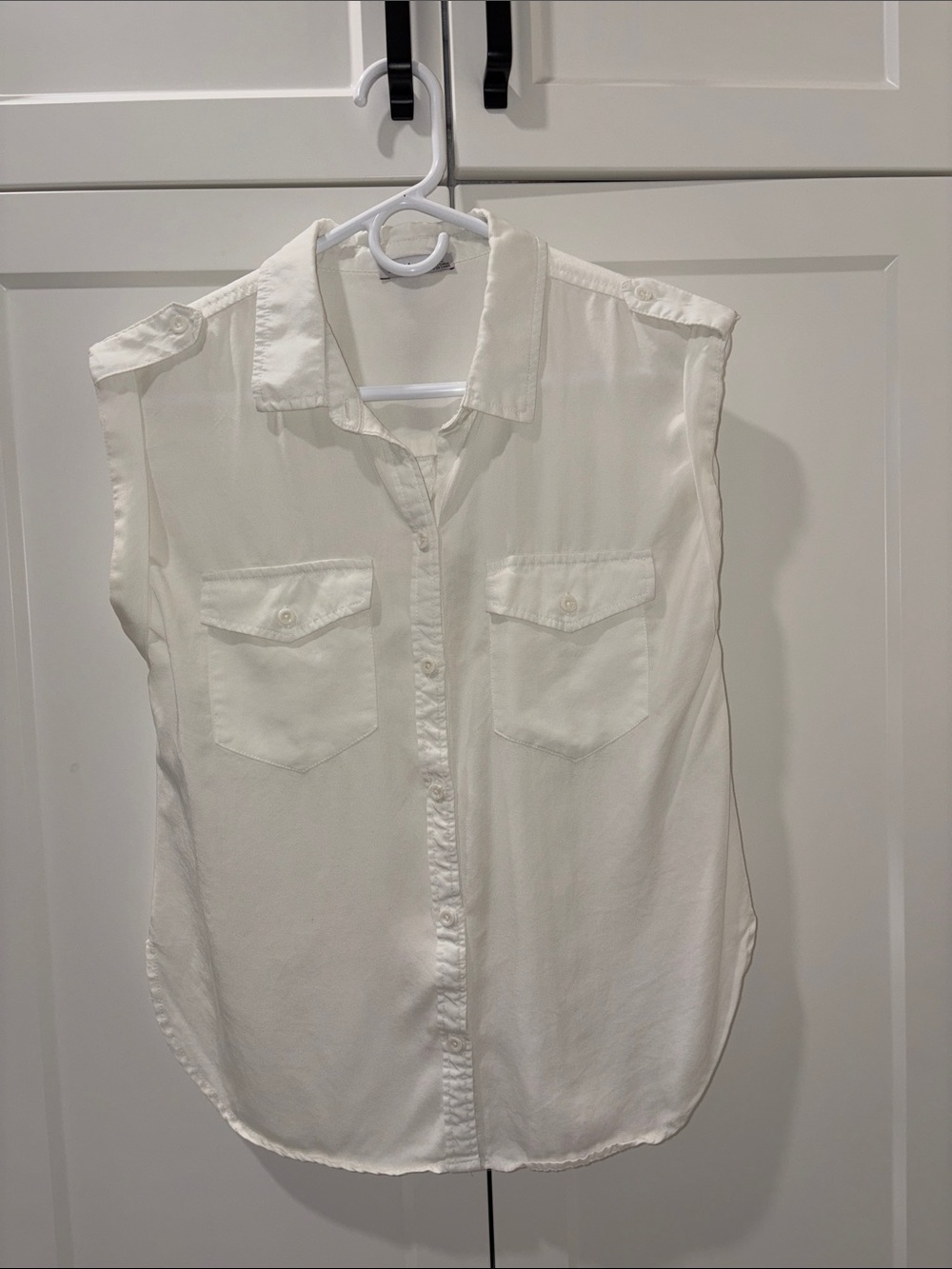 Dex sleeveless Button-up Shirt - White